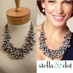 Stella & Dot ISADORA PEARL BIB NECKLACE
N234  Pearl Cluster Necklace
